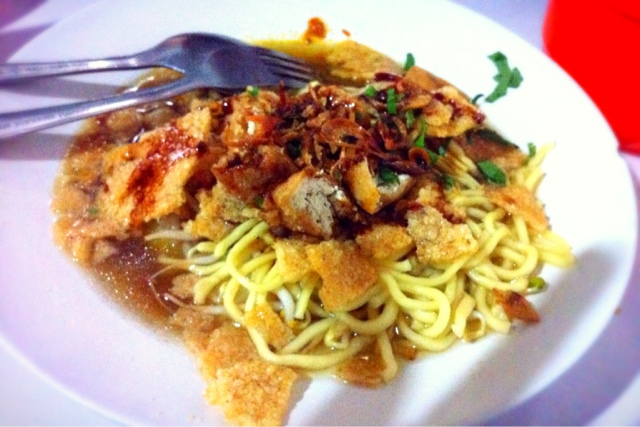 Mie Ayam Gendis: Rasa yang Menggigit, Kenangan yang Menggoda di Cilacap